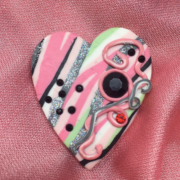 Beautiful One of a Kind Heart Brooch Rhinestones - Picture 8 of 16